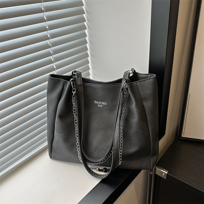 Bolsa de hombro retro de gran capacidad para viajar a la cadena de trabajo para mujeres 2024 primavera y verano nicho bolsas de brazo bolsas de moda