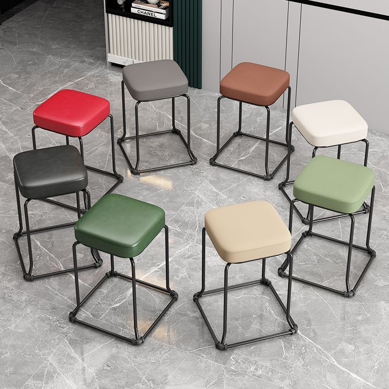 Taburete redondo de envoltura suave, silla de comedor de hierro forjado, taburete cuadrado sólido moderno, taburete de acero apilable para el hogar image 4