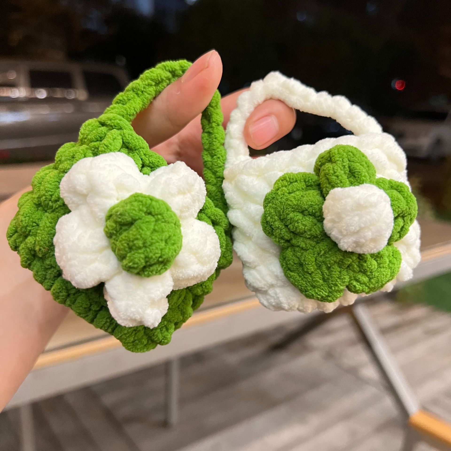 gancho tejido acabado flor joyería bolsas de llaves lana trenzada cubierta de auriculares bolsa de auriculares de almacenamiento Bluetooth