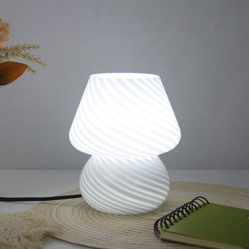 Lámpara de mesa de setas sala de estar regulable B & B atmósfera lámpara decoración dormitorio luz lámpara de mesa de cristal de lujo lámpara de noche lámpara de raya