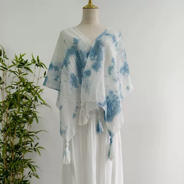 New hand-dyed blue and white shawl knitted cardigan with hollowed-out tassels, hand-dyed shawl from Dali, Yunnan