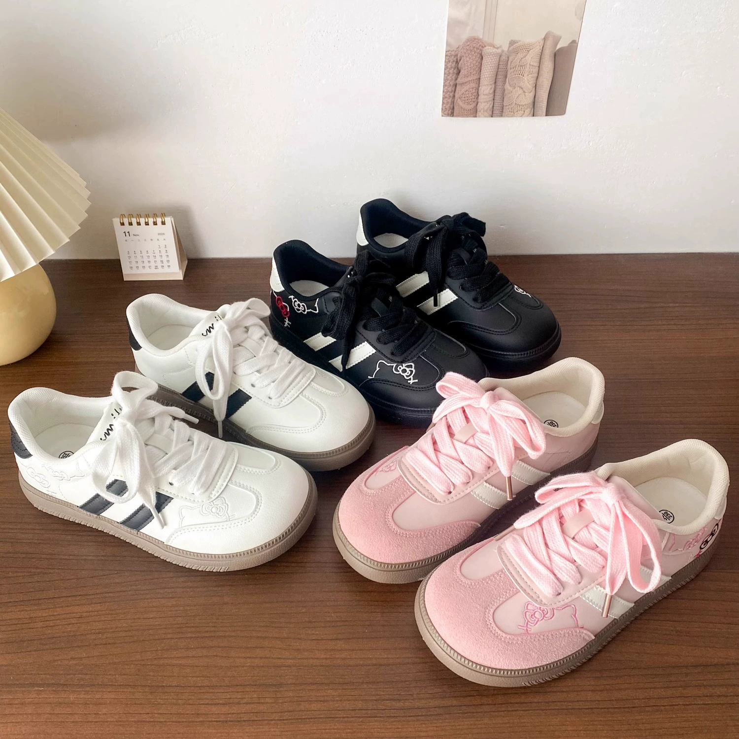 Ретро этические туфли женская весна 2025 новый мода котенок дизайн повседневная женская обувь студенческий кампус ветер маленькие белые туфли