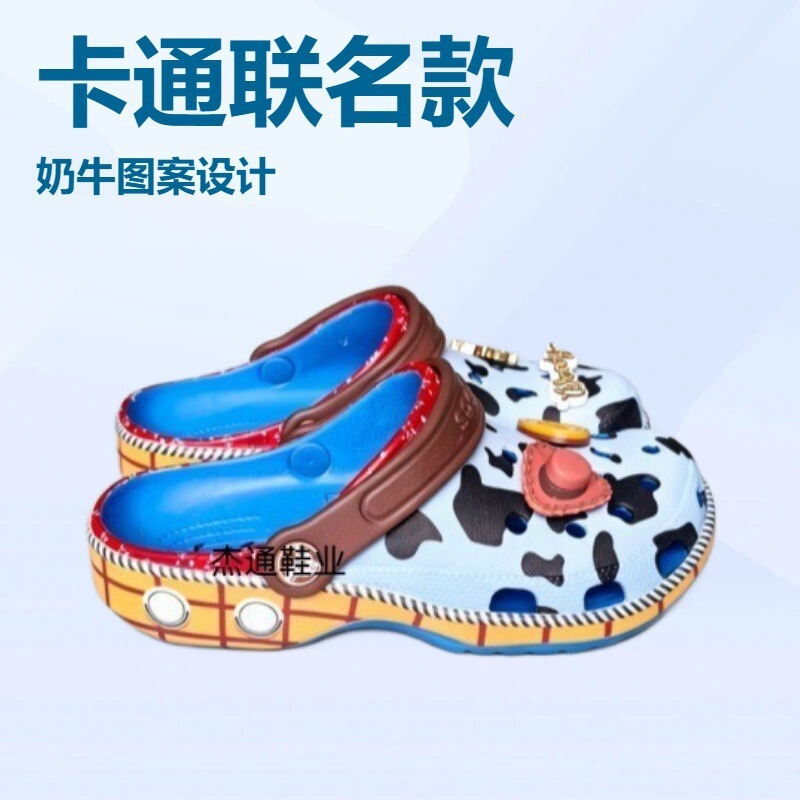 Crocs Toy Story Cartoon Collaboration Clogs Summer Sandals Woody Cow Print Closed-Toe Beach Sandals Crocs Toy Story Cartoon Collaboration Clogs Summer Sandals Woody Cow Print Closed-Toe Beach Sandals