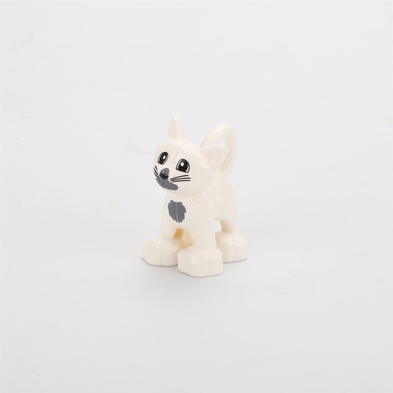 Белая кошка