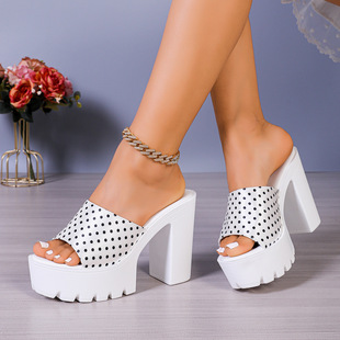 �W���L�ָ߸�����ЬŮ�ļ��¿��״�a�羳���eһ�ֈA�c�D����Ь