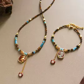 耳钉;项链;耳环