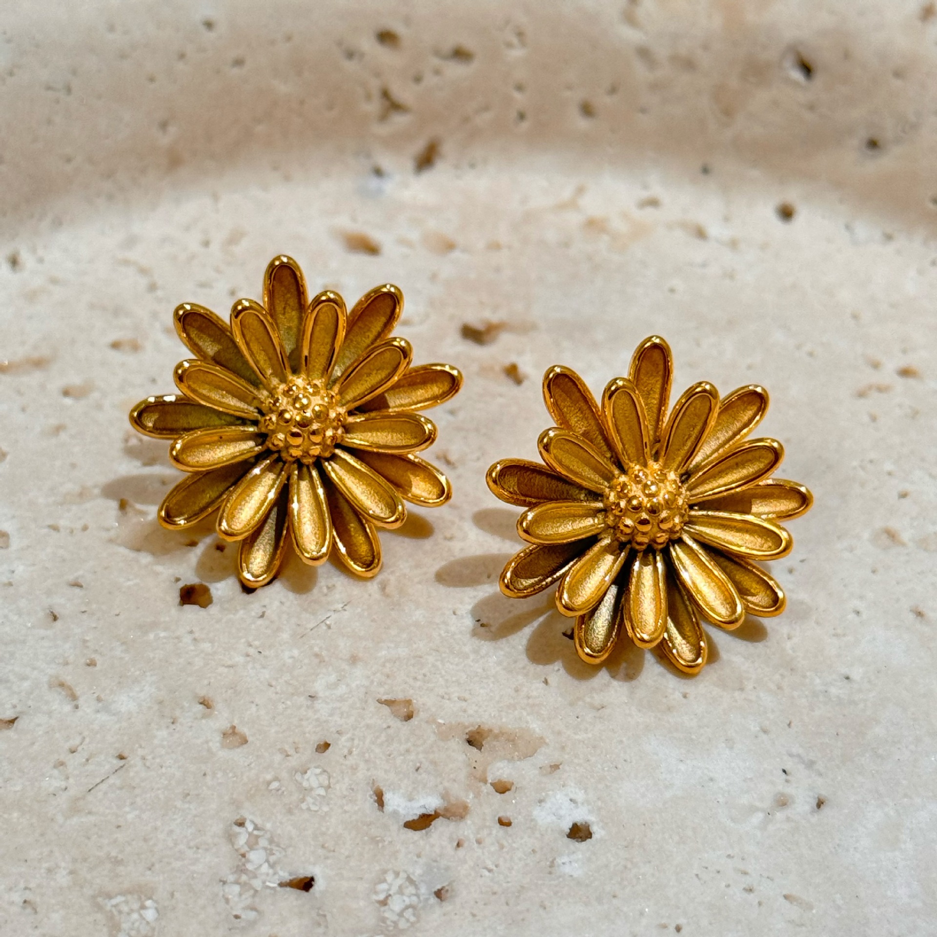 1 Pair Ig Style Sweet Simple Style Flower Plating Titanium Steel 18k Gold Plated Ear Studs display picture 1