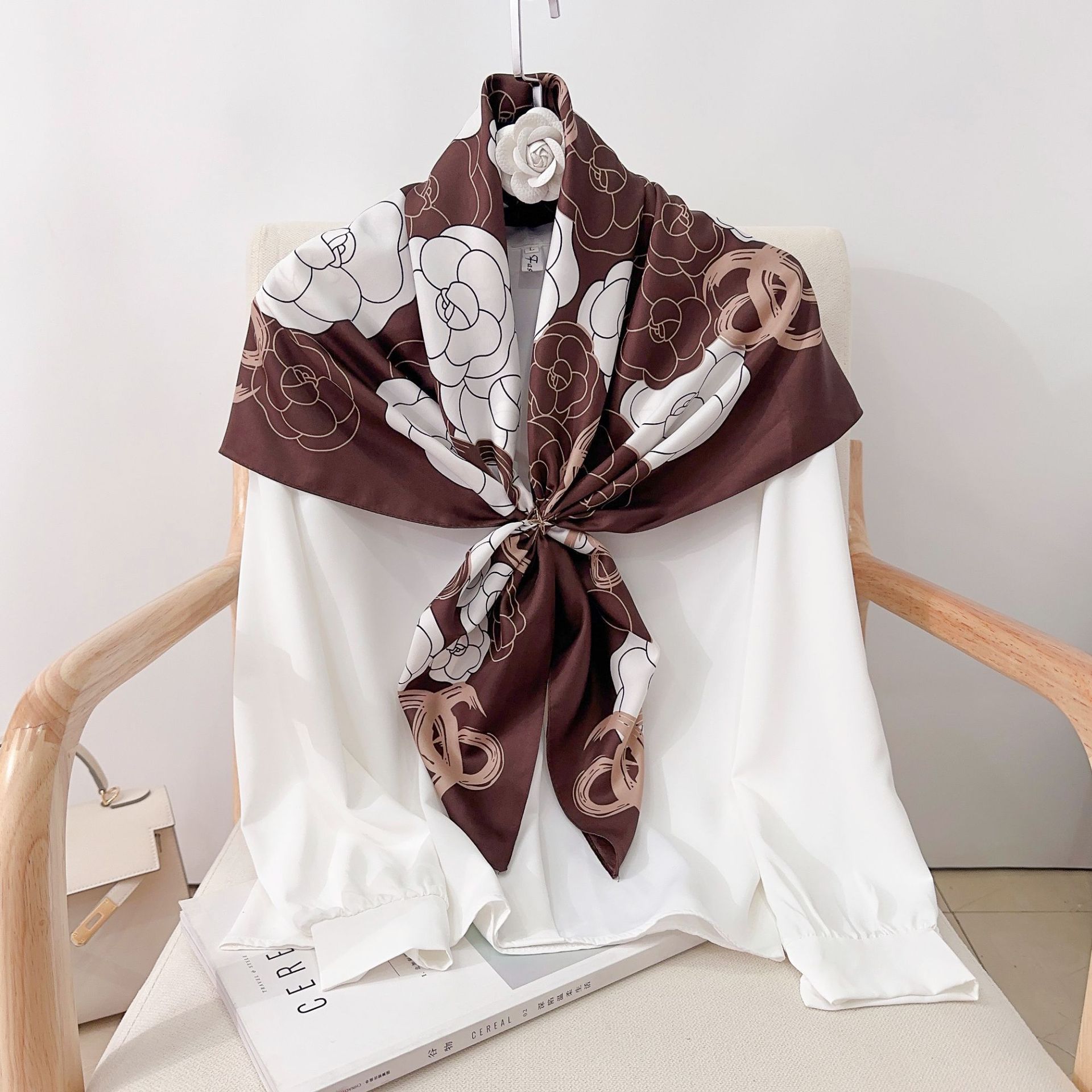Xiaofengfeng Shan camellia impresa bufandas de seda 90cm seda de imitación twill bufandas de alto nivel de sensación de bufandas de hombro protector solar para mujeres