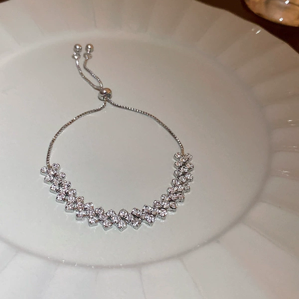 Серебристый