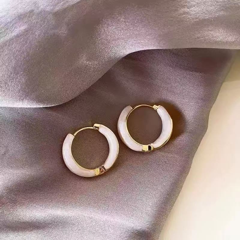 Cross-border versatile enamel hoop earrings for women, 2026 new model, high-end French minimalist earrings, niche design ear accessories Cross-border versatile enamel hoop earrings for women, 2026 new model, high-end French minimalist earrings, niche design ear accessories