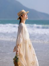 2024春夏宽松苎麻高端重工刺绣法式V领旅游优雅仙气白色连衣裙