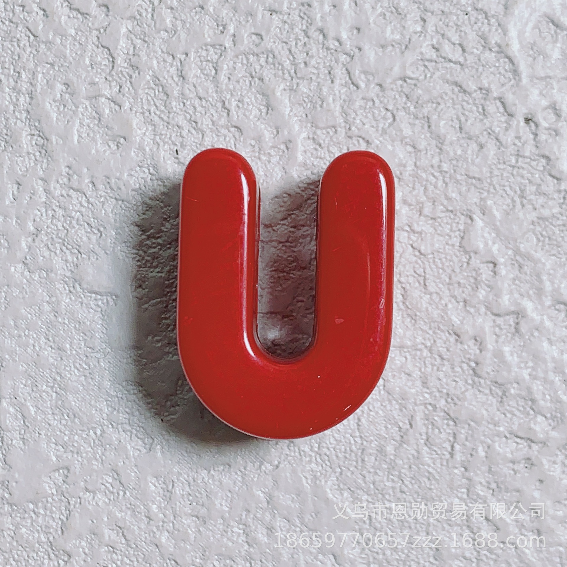 U (red)