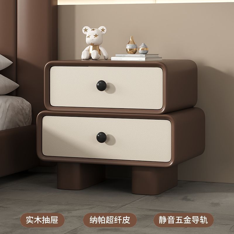 흰색이 섞인 갈색