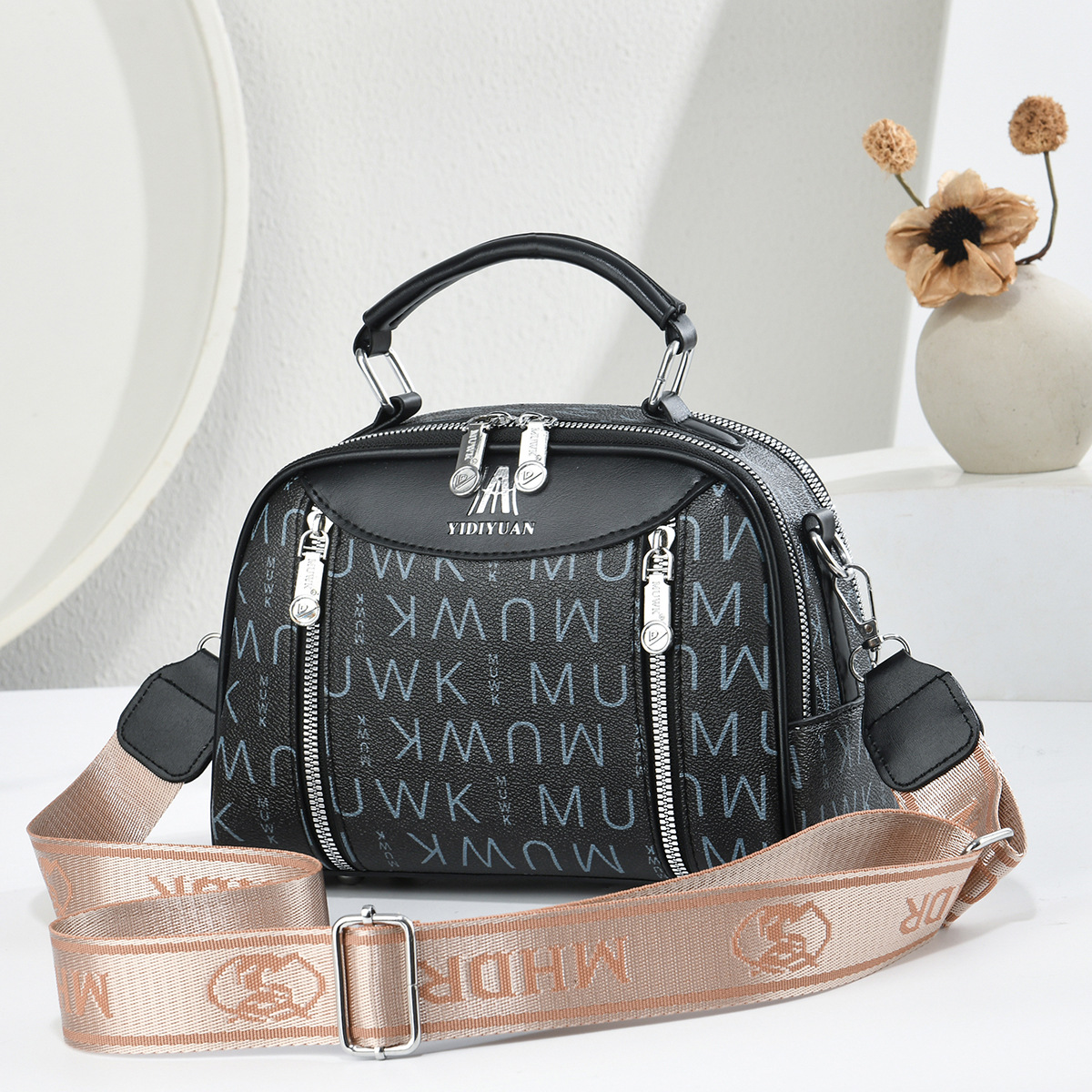 Moda exquisita pequeña bolsa de mano versátil, mochila de viaje casual, nueva bolsa de hombro de mujer, bolsas transfronterizas