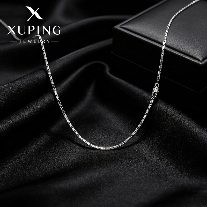 Xuping simple cuadrangular tangente collar de cadena de cruz aleación de cobre chapado blanco fácil de usar diariamente
