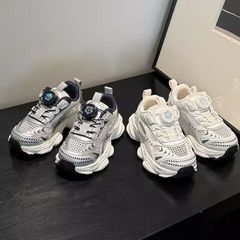 2025春夏の新型回転ボタンの子供靴の男の子の通気ネットの運動靴の女の子のお父さんの靴の子供のランニング靴