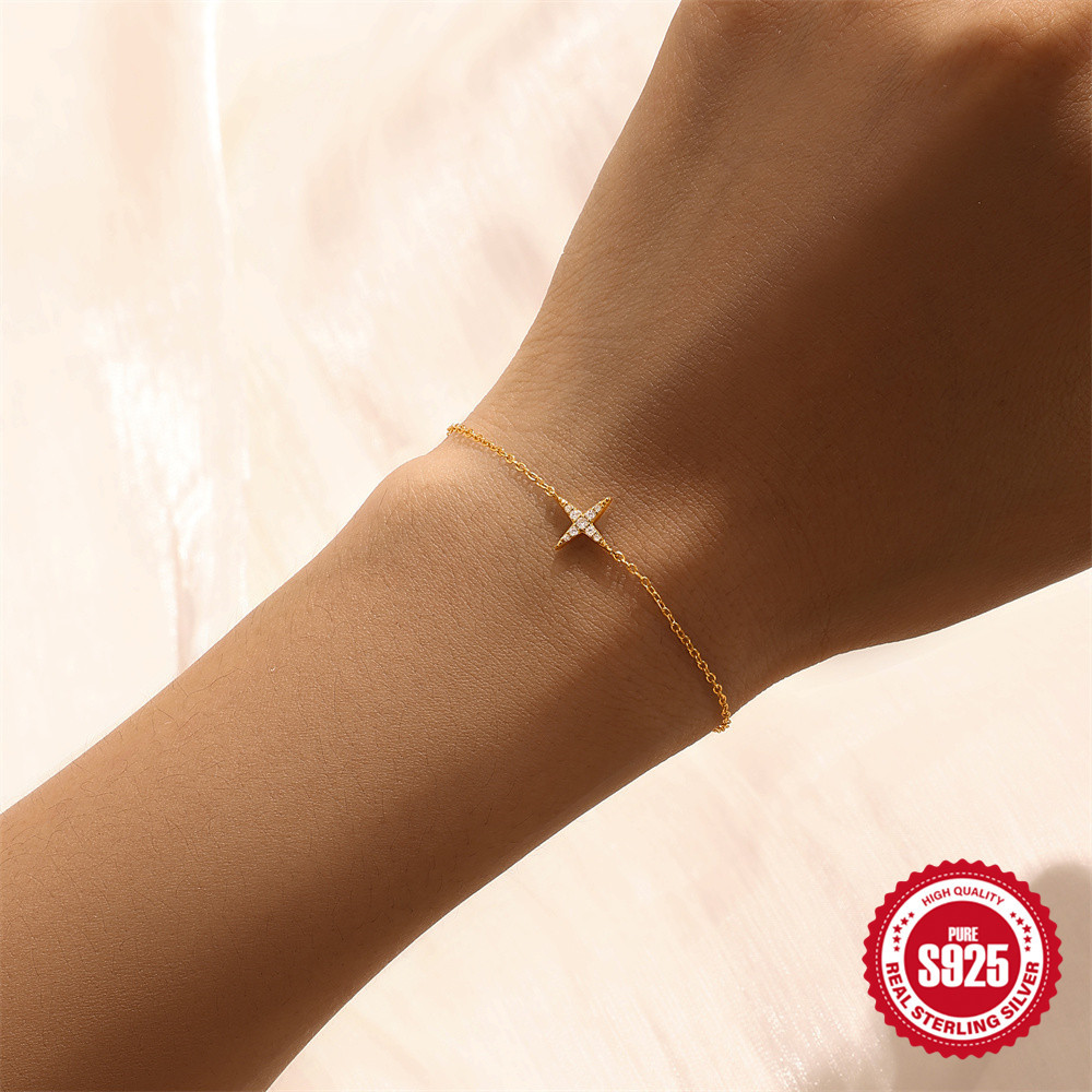 El nuevo S925 plata con incrustaciones de diamantes, cuatro estrellas, pulsera delgada simple, temperamento de moda femenina, accesorios de elementos de venta caliente