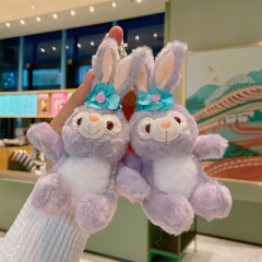 かわいい露露は人形のぬいぐるみを捕まえて卸売りします。