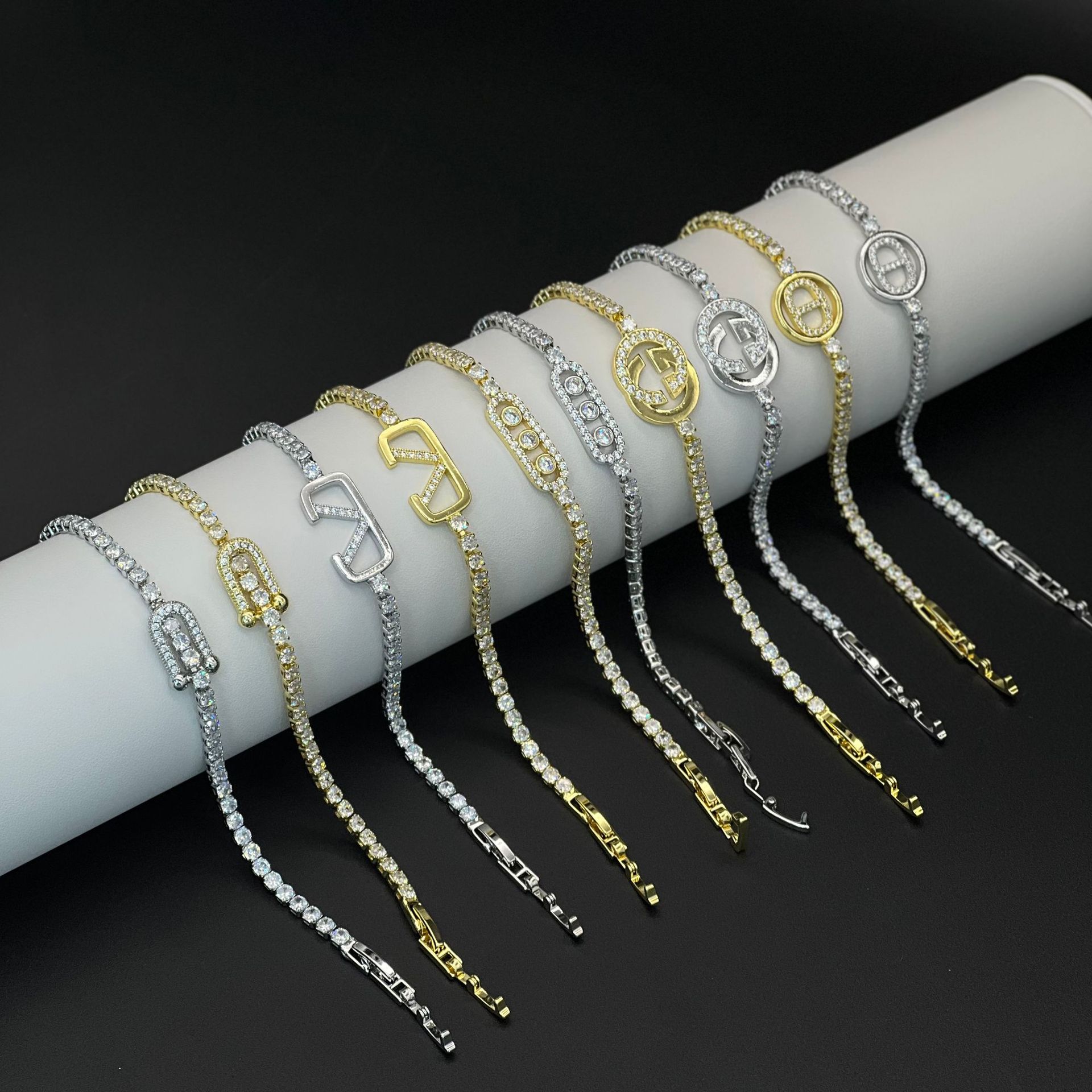 Huajia Letter Lv Bracelet for Women, High-Quality Full Diamond Zircon, Light Luxury Feel, Everyday Fashion Tennis Chain with Geometric Elements