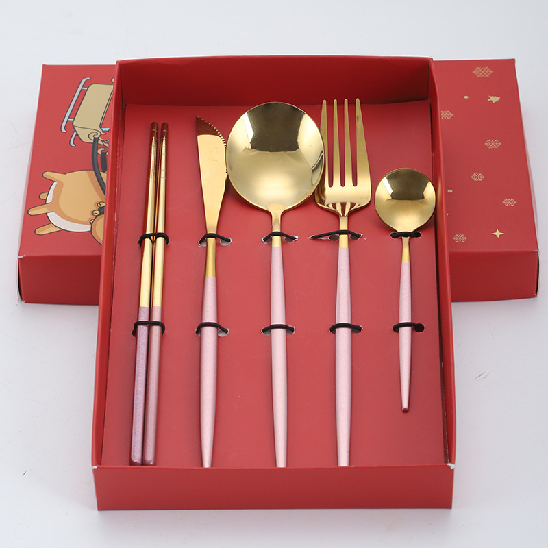 Amazon caja de regalo de Navidad transfronteriza cuchillo de acero inoxidable portugués, tenedor y cuchara conjunto de cuatro piezas cuchillo de carne y tenedor cuchara de comida principal