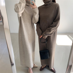 香港のカシミヤの秋冬のワンピースの女性の長いタイプの膝の毛のスカートのゆったりしている高い襟の底のメリヤスの厚い長いスカート