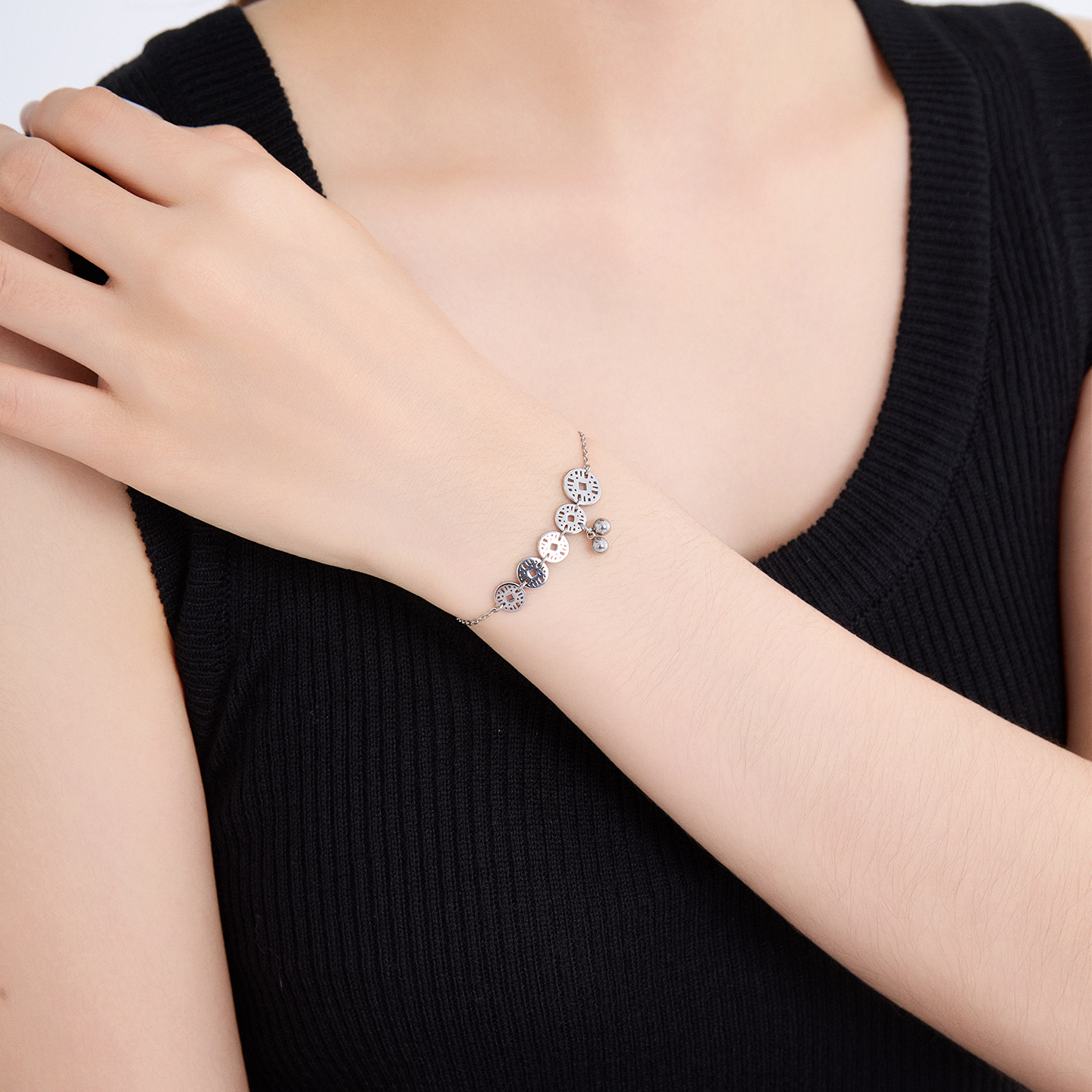 Xuping acero inoxidable geométrico redondo moneda de cobre pulsera bolas fresa nicho personalidad ganchos de langosta joyas al por mayor mujeres