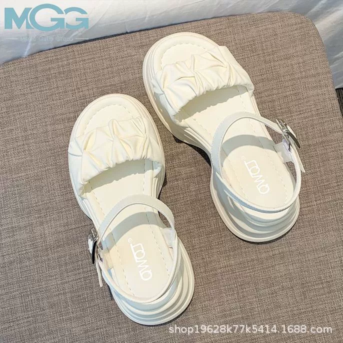 Высококачественные женские сандалии на толстой подошве в иностранном стиле, новинка лета 2024, модные маленькие повседневные однотонные пляжные туфли на толстой подошве