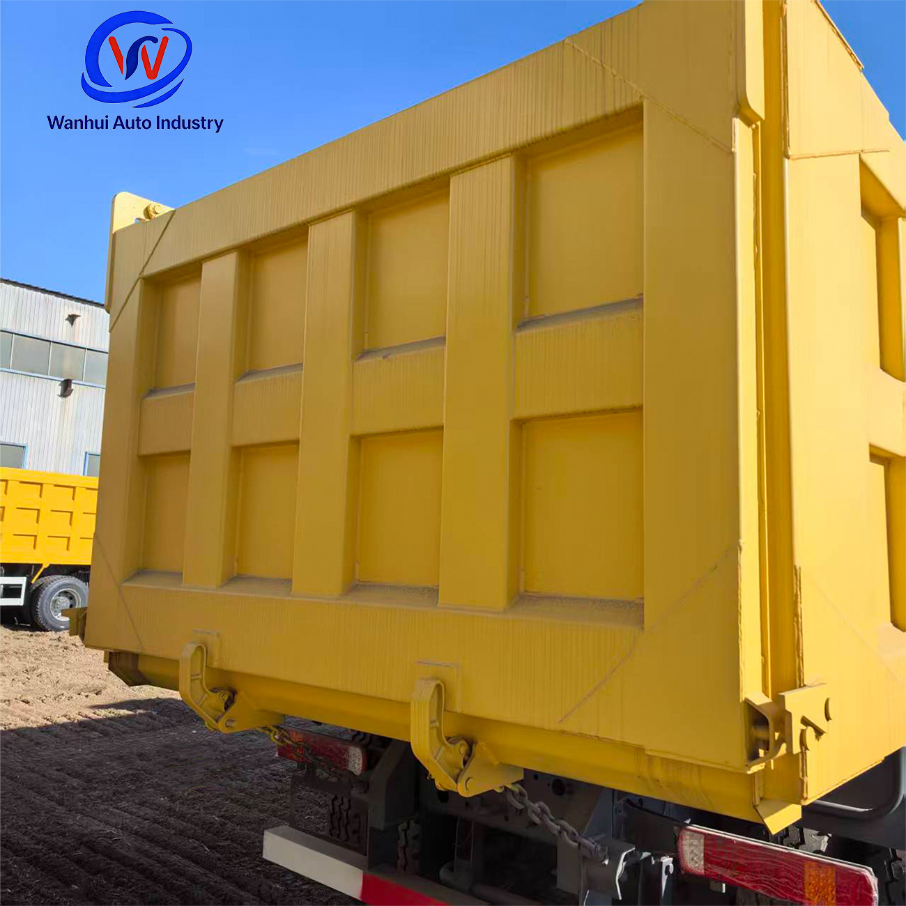 Cross-Border Supply of Refurbished Eight-Wheel Dump Trucks, Sinotruk Howo Engineering Dump Trucks, 6X4 Sand and Gravel Transport Trucks