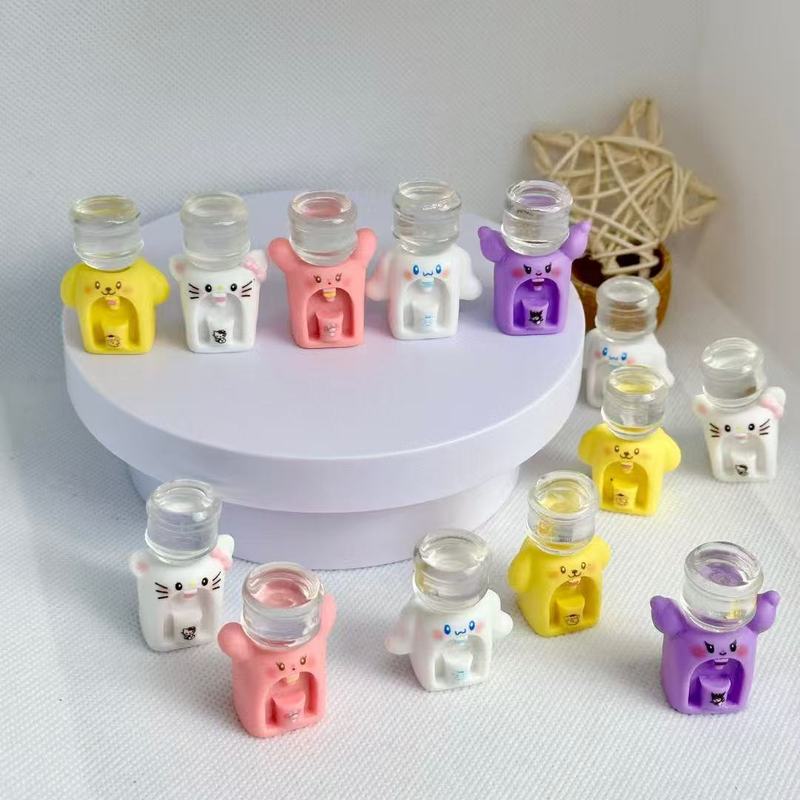 立体漫画サンリオウォーターディスペンサー diy クリーム接着剤樹脂アクセサリー卸売携帯電話ペンダントキーホルダー装飾品|undefined