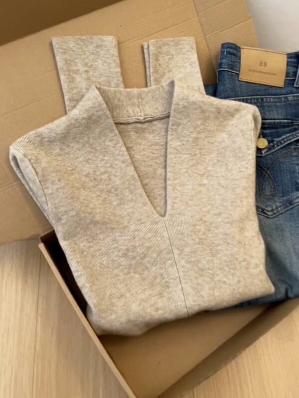 Plus-size old money style collared knit sweater for women, absolutely stunning and beautiful winter wear, new base layer top Plus-size old money style collared knit sweater for women, absolutely stunning and beautiful winter wear, new base layer top