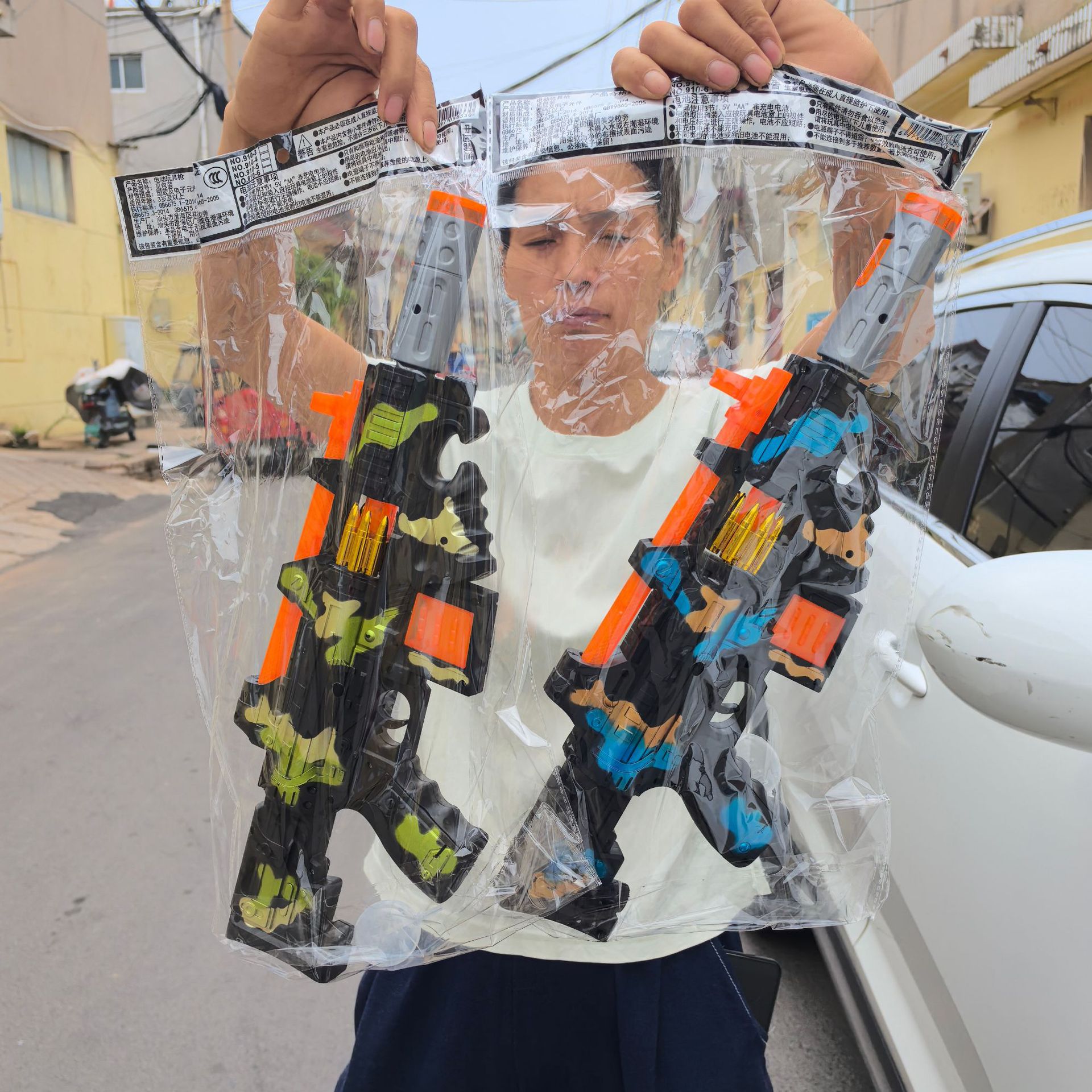 Wholesale of cross-border export children's pretend play spray electric light simulation sound effect action vibration submachine gun toys