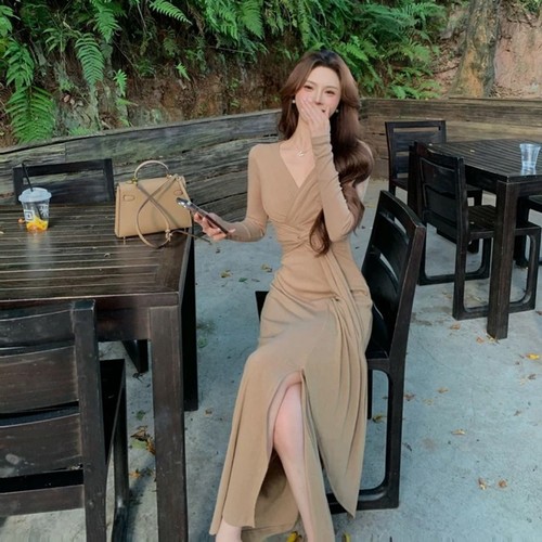 French-style V-neck knot design, elegant and figure-flattering base bodycon skirt with tie-up details, featuring an irregular hemline, long sleeves, and a delicately cinched waist—perfect for a soft, feminine look.