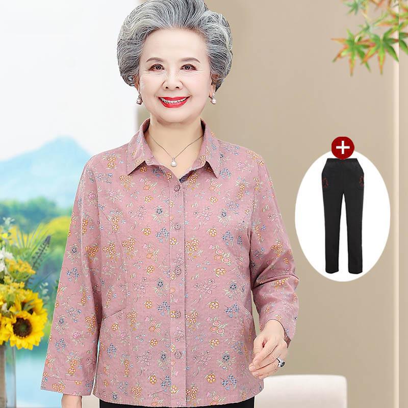 おばあさんは春と秋の純綿の長袖のシャツの中でお年寄りの秋の服の女性の洋風のお母さんの薄いコートのおばあさんの服を詰めます。|undefined