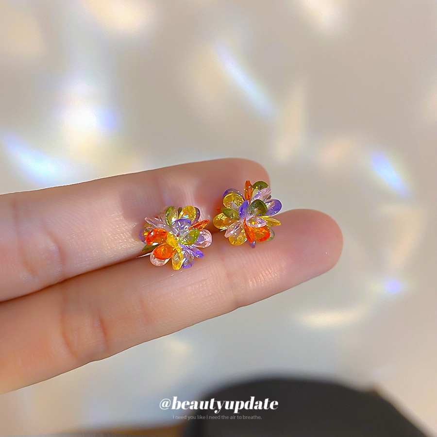 Pendientes tejidos de cristal de flores de color de aguja de plata Pendientes de temperamento fresco Pendientes de lujo ligero de alta calidad Diseño de nicho