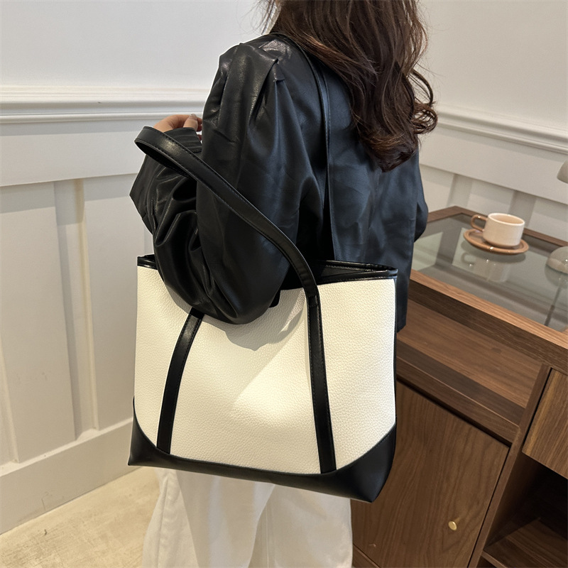 Bolsa de hombro de estilo estilo de textura simple de mujeres de viaje de otoño 2024, bolsa de estética popular