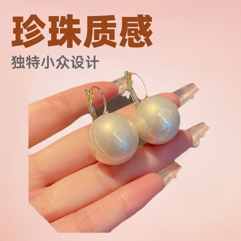 Hong Kong Style Elegant Pearl Earrings for Women, Unique Design Ear Cuffs, Niche Style Earrings, European and American Minimalist Style Ear Pendants
