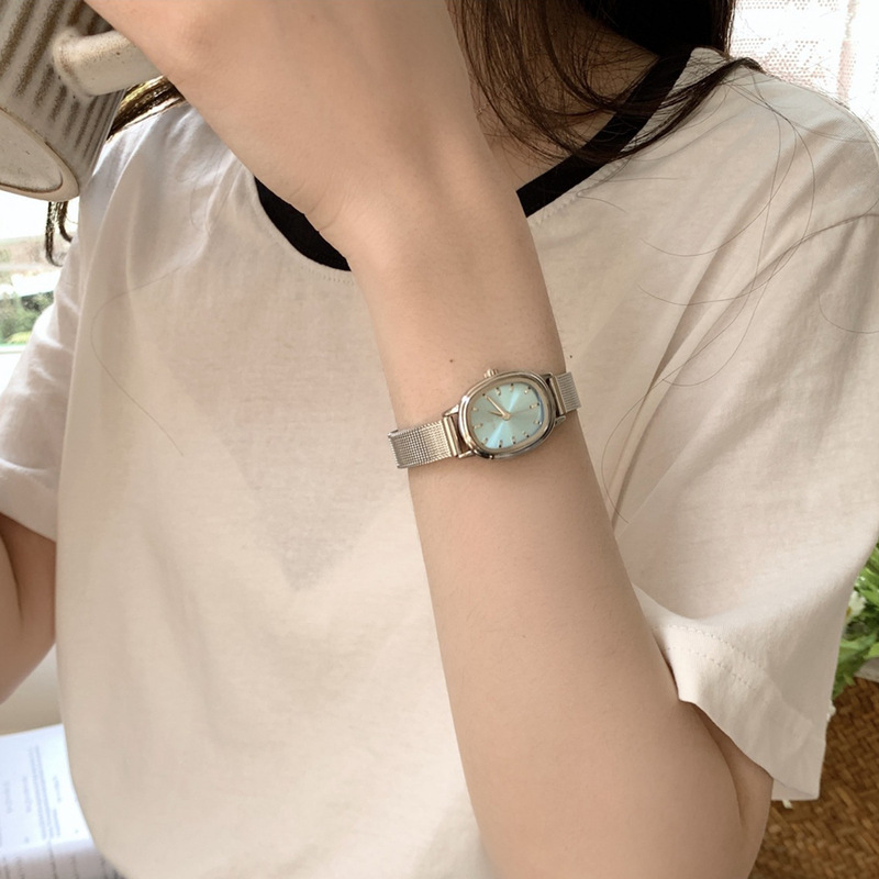 Retro Exquisite Watch for Female Students, Compact, Simple, Accessible Luxury Ins Niche Pointer Type Oval Women's Watch Retro Exquisite Watch for Female Students, Compact, Simple, Accessible Luxury Ins Niche Pointer Type Oval Women's Watch