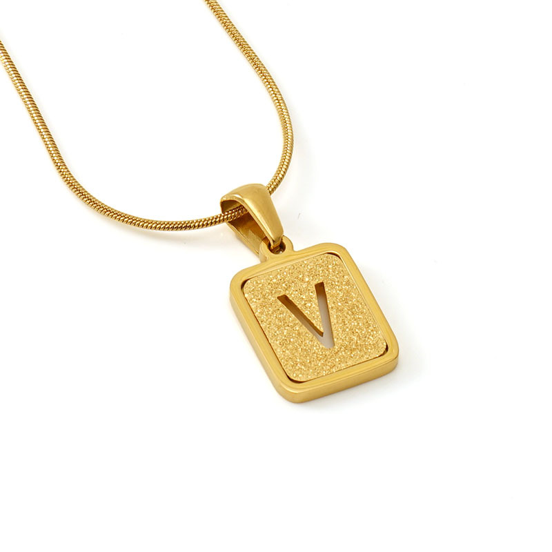 Nicho de moda europea y americana Cadena de hueso de serpiente 18K carta collar femenino transfronterizo de acero de titanio Arena-presionado carta colgante joyería al por mayor