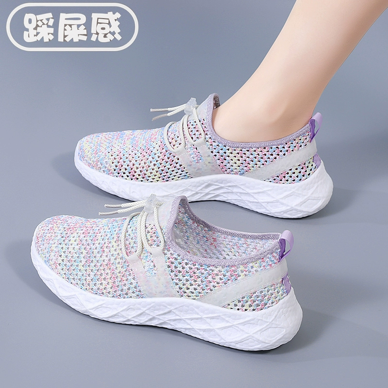 Мамине обувь 2025 новые летние сетчатые дышащие слипоны легкие мягкие спортивные туфли