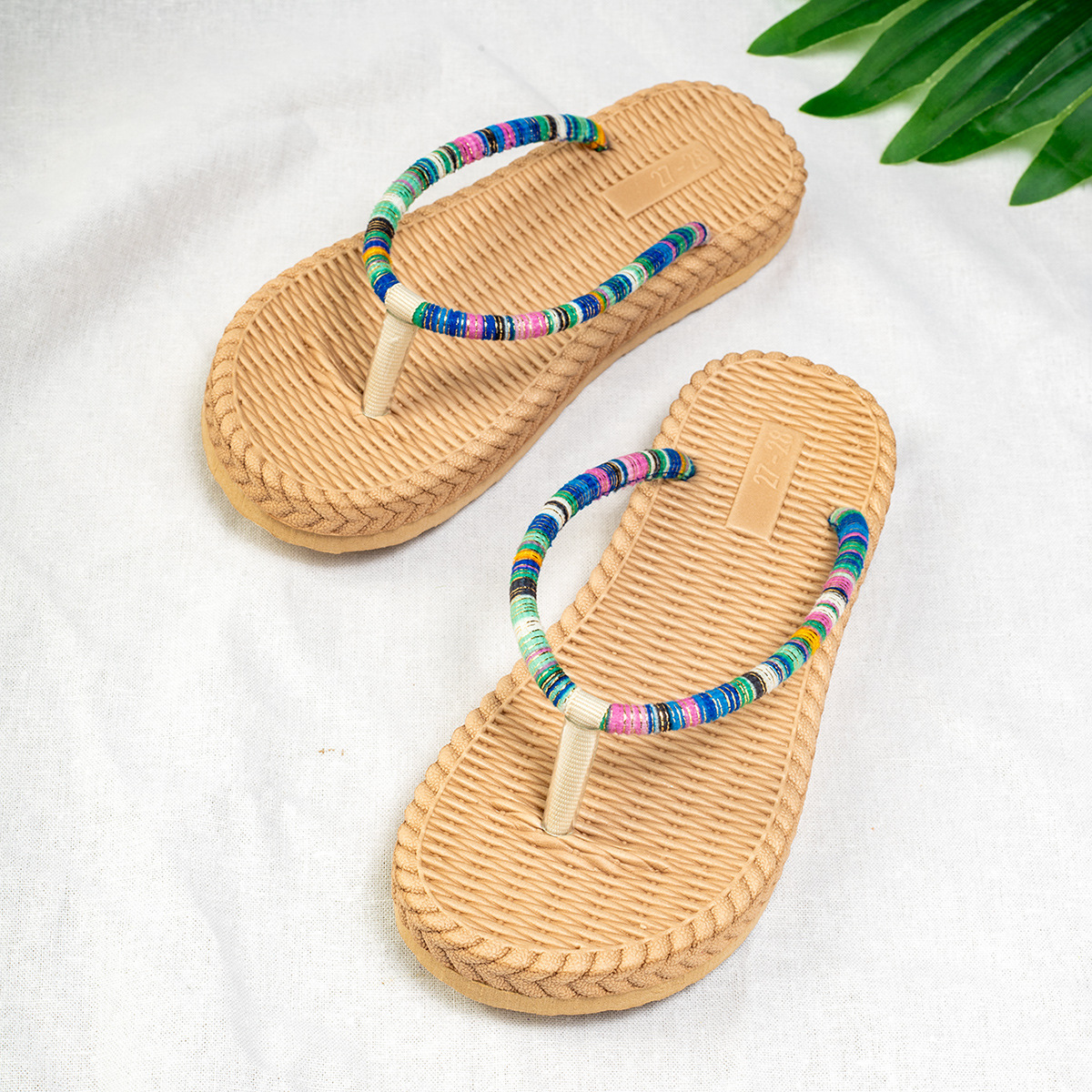 Zapatillas frías transfronterizas para niñas en verano de 2024 nuevas niñas europeas y estadounidenses de comercio exterior chinchillas de moda