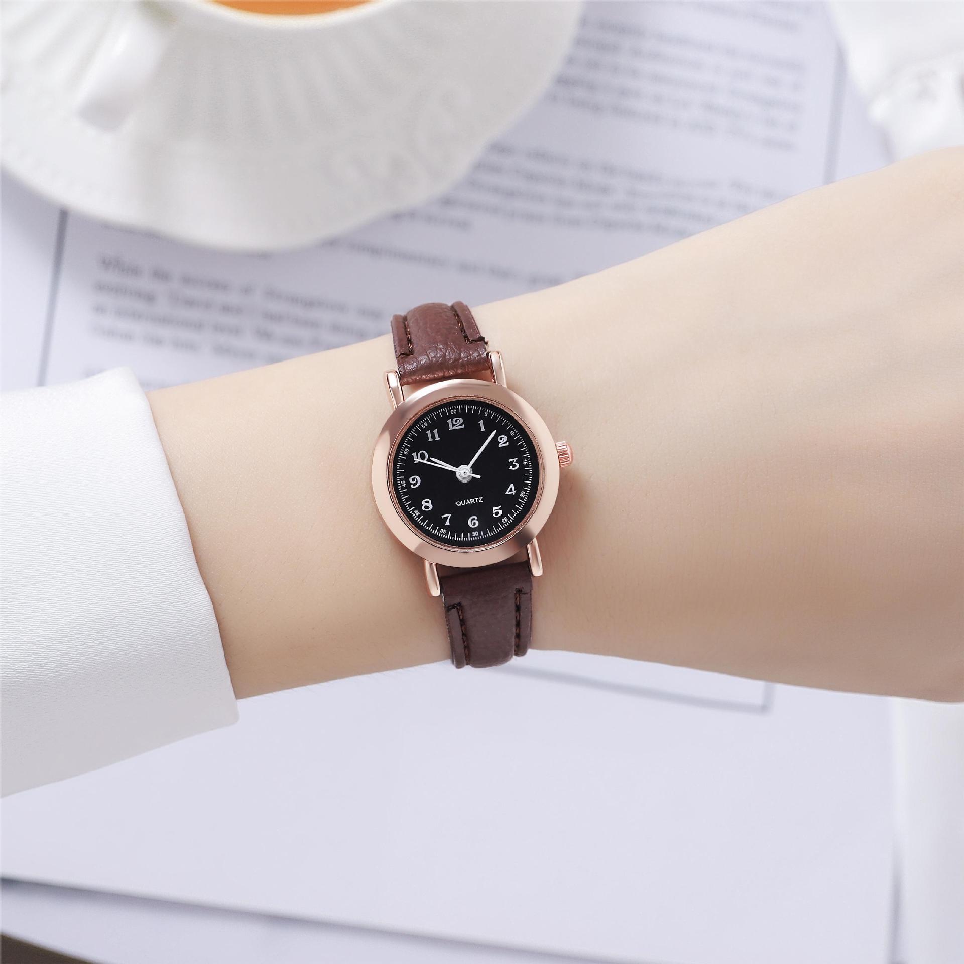 Könnyű, luxus, értékes lánykaróra, stílusos bőrszíjas kvarcóra, egyszerű, niche női karóra_voghion.com