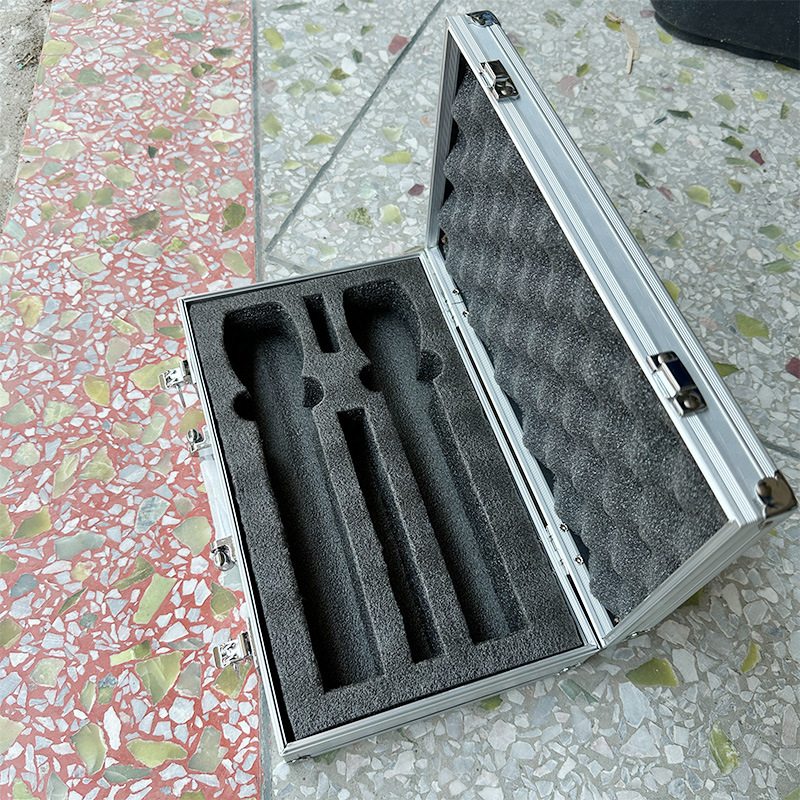 Solo 2 cajas de micrófono blanco plateado