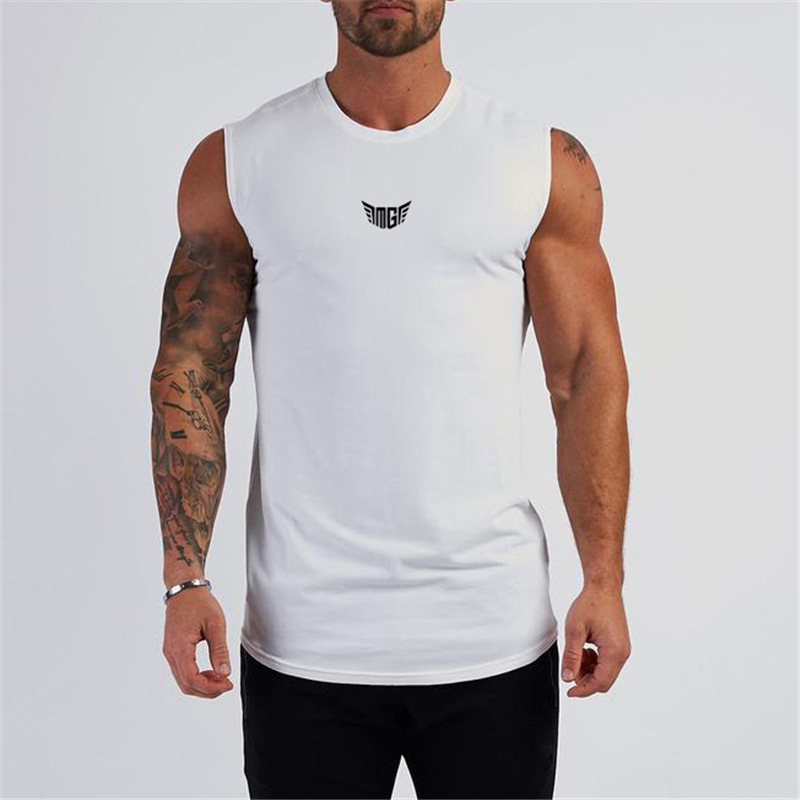 Marca de moda para hombre Chaleco de fitness Culturismo Entrenamiento muscular Chaleco deportivo Cuello redondo Camiseta sin mangas delgada sin mangas Tank top