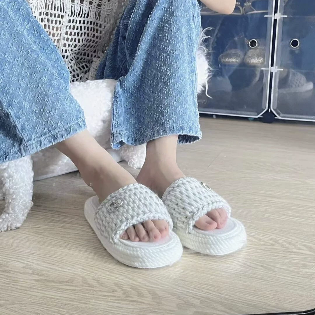 Фабрика [sheii Su Yinyin] нишевые тапочки в одном стиле, летняя верхняя одежда 2024, маленькие ароматные сандалии на толстой подошве