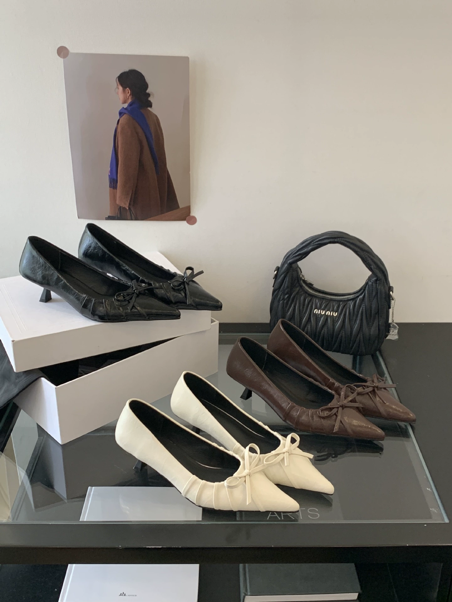 Туфли-лодочки на шпильке с острым носком, складками и бантом, французский стиль, нежные, с неглубоким вырезом, на каблуке-коте, осенние, больших размеров, для женщин, для повседневной носки.