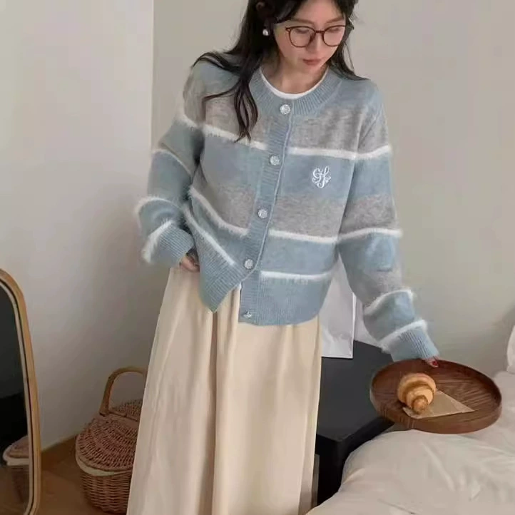 2024 корейская версия свитера пальто весна и осень новая зимняя новая кремовая смесь тонкий свежий дикий трикотажный кардиган топ