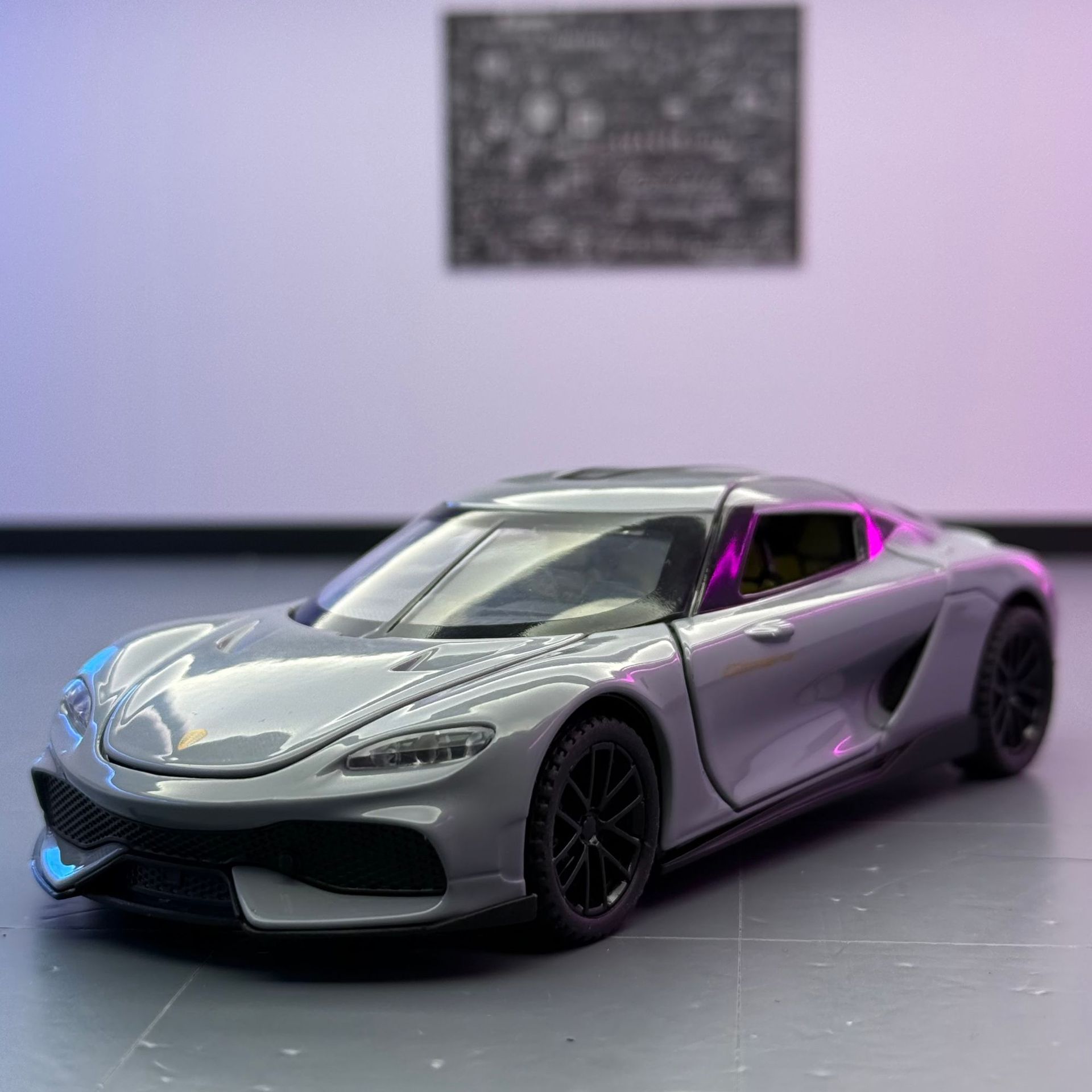 Lijiaxin modelo de coche 1:32 Koenige SEG Gemini aleación coche deportivo luz y sonido retorno de luz modelo de juguete decoración al por mayor