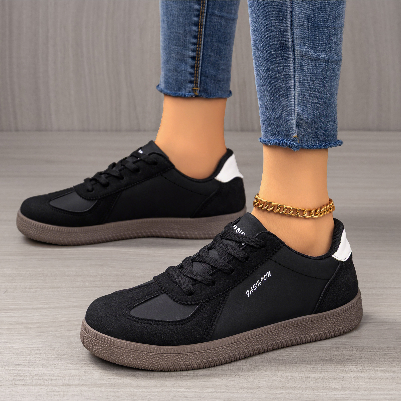 Zapatos de primavera ligeros zapatos casuales de color sólido simple zapatos de entrenamiento alemán transfronterizos zapatos de mujer zapatos blancos al por mayor