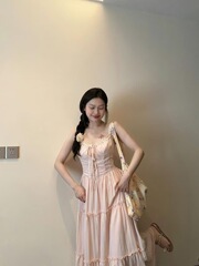 甘い純粋な欲望スタイルのピンクのレーススプライシングサスペンダーロングスカート女子学生夏のデザインウエストカバードレス