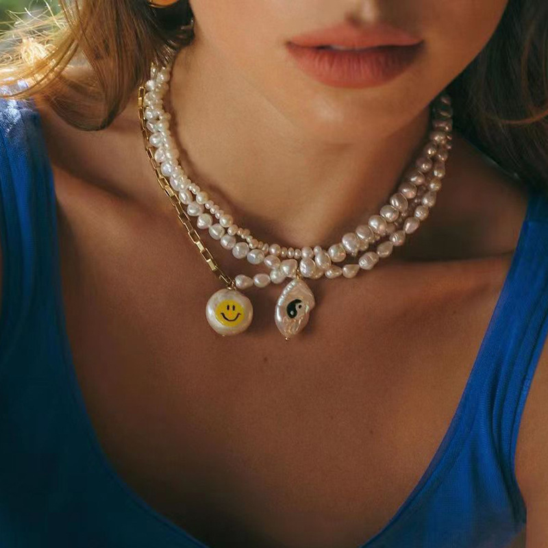 Barocke Natürliche Perlenkette Weiblicher Smiley-anhänger Mehrschichtige Modehalskette Ohrringe Set display picture 3